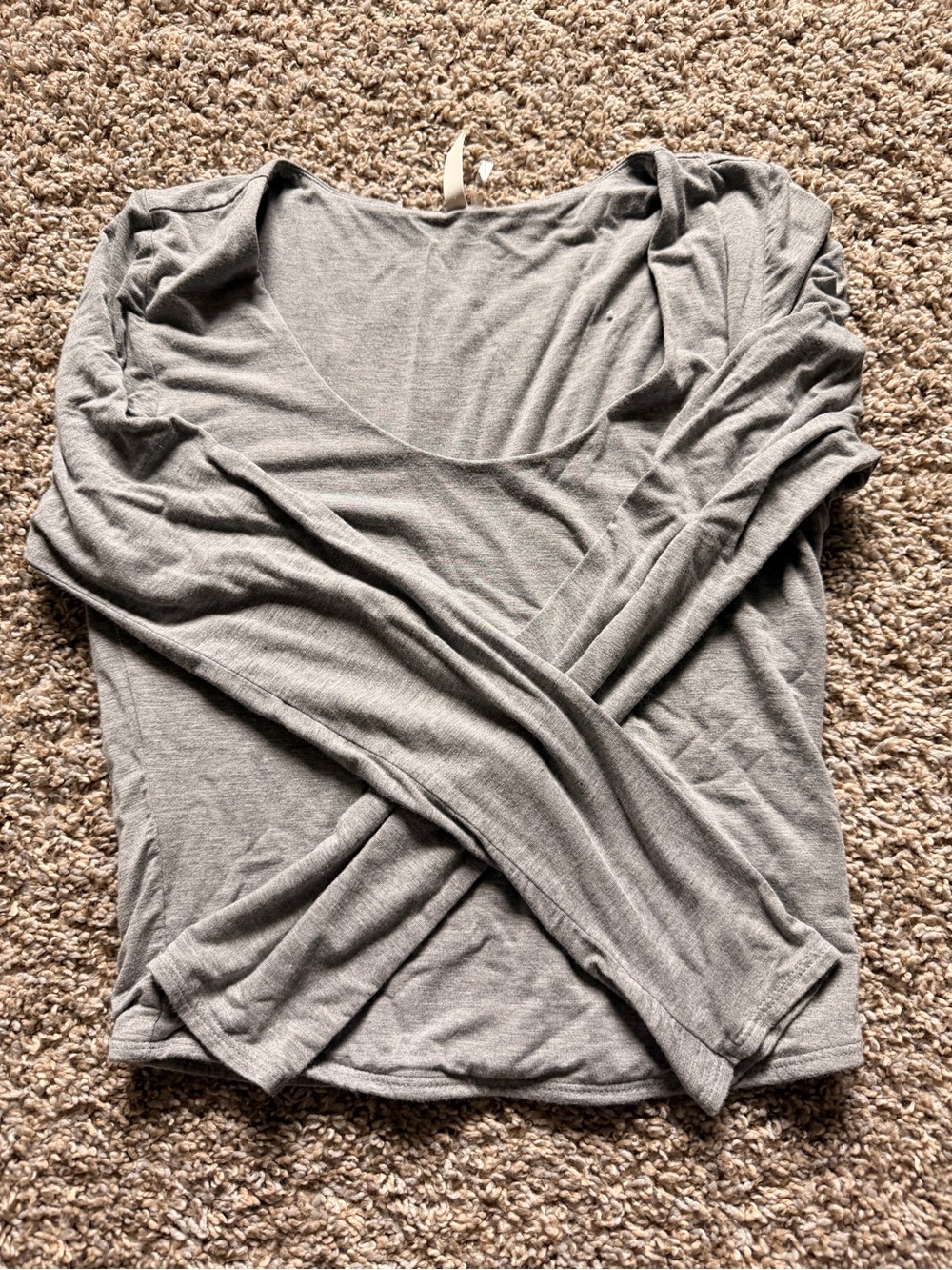 BE COOL Women's Light Gray Long Sleeve Scoop Neck Top